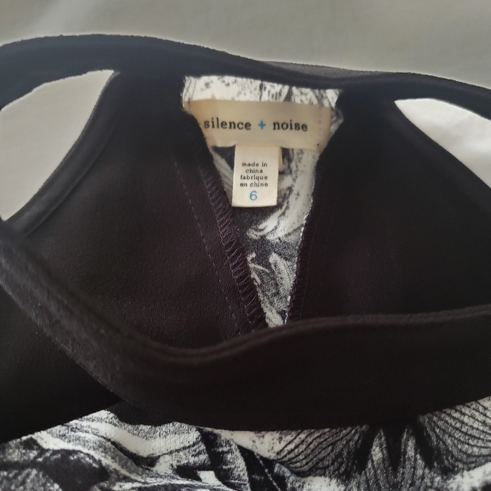 Silence + Noise black and white halter dress size 6 - Picture 3 of 8